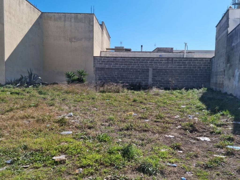 Terreno a Copertino in Via Alessandro Manzoni - Foto 2