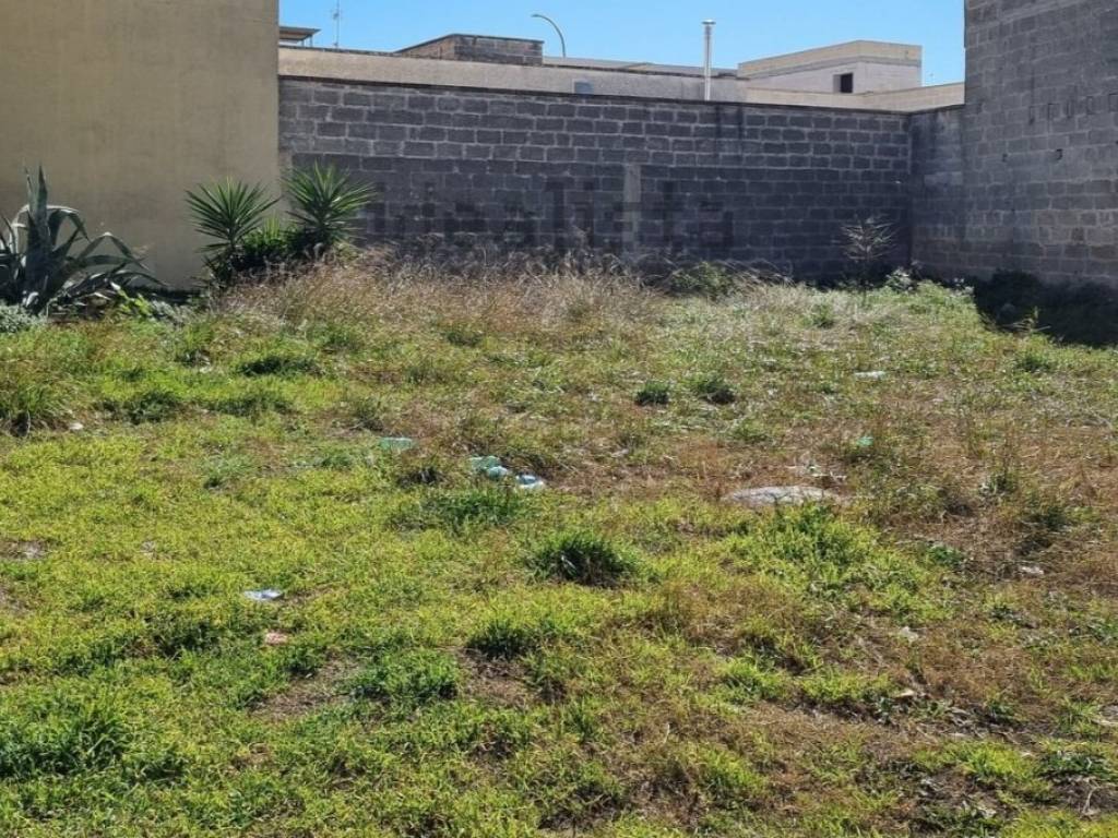 Terreno a Copertino in Via Alessandro Manzoni - Foto 3