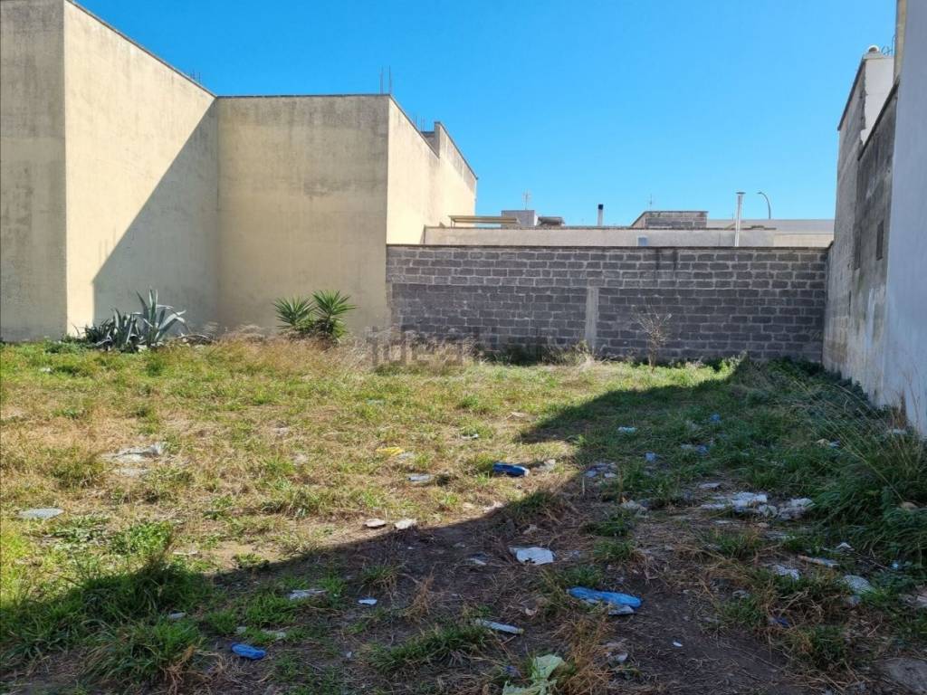 Terreno a Copertino in Via Alessandro Manzoni - Foto 4