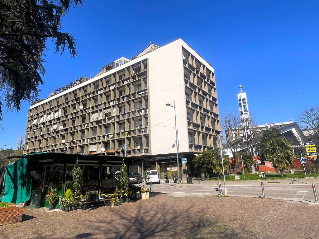 Appartamento a Trezzano sul naviglio in Piazza San Lorenzo, 41 - Foto 1