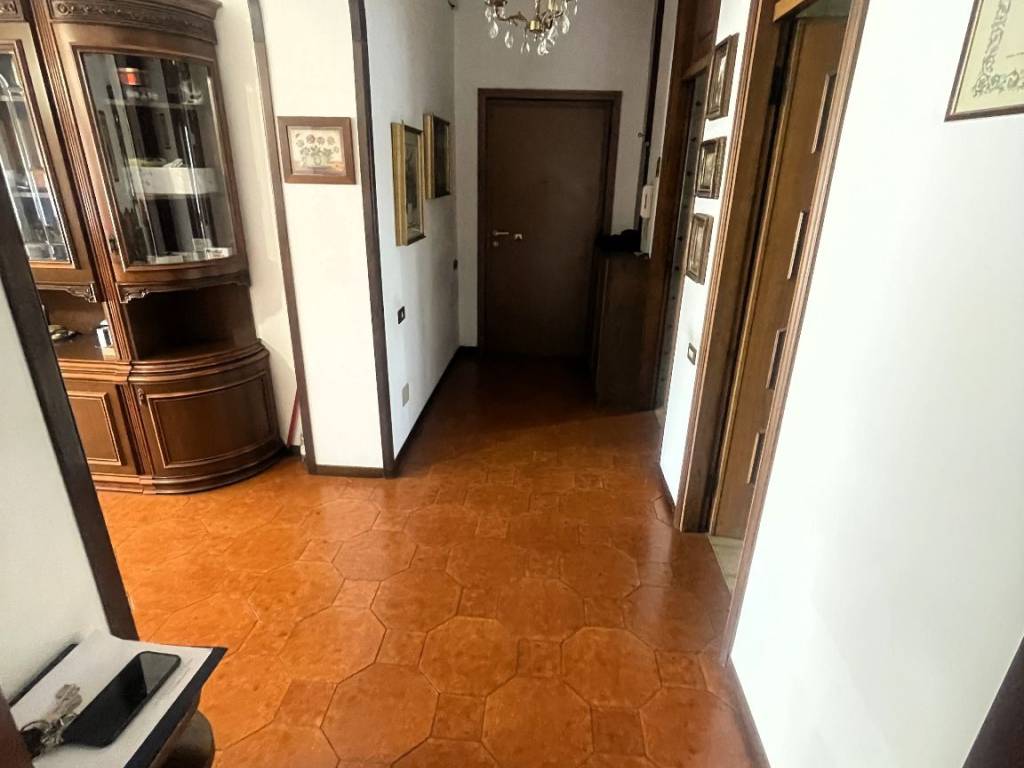 Appartamento a Trezzano sul naviglio in Piazza San Lorenzo, 41 - Foto 2