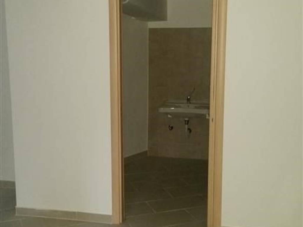 Immobile a Latina in VIA CARLO CATTANEO 2/4 - Foto 4