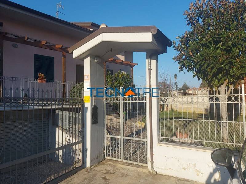 Villa a Corropoli in Via Melchiorre Delfico, 19 - Foto 4