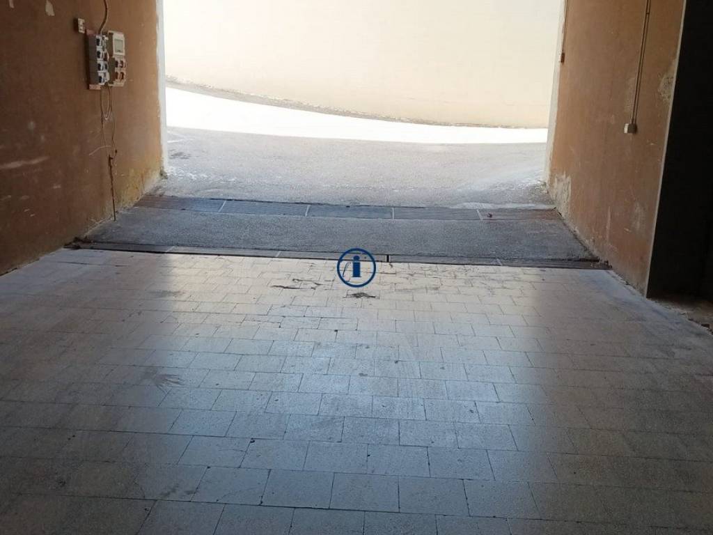 Box / garage a Maddaloni in Via Emanuele Campolongo, 43 - Foto 3