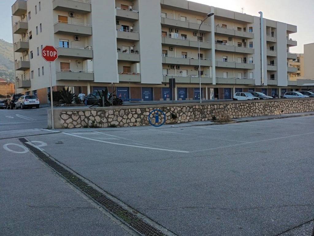 Box / garage a Maddaloni in Via Emanuele Campolongo, 43 - Foto 5