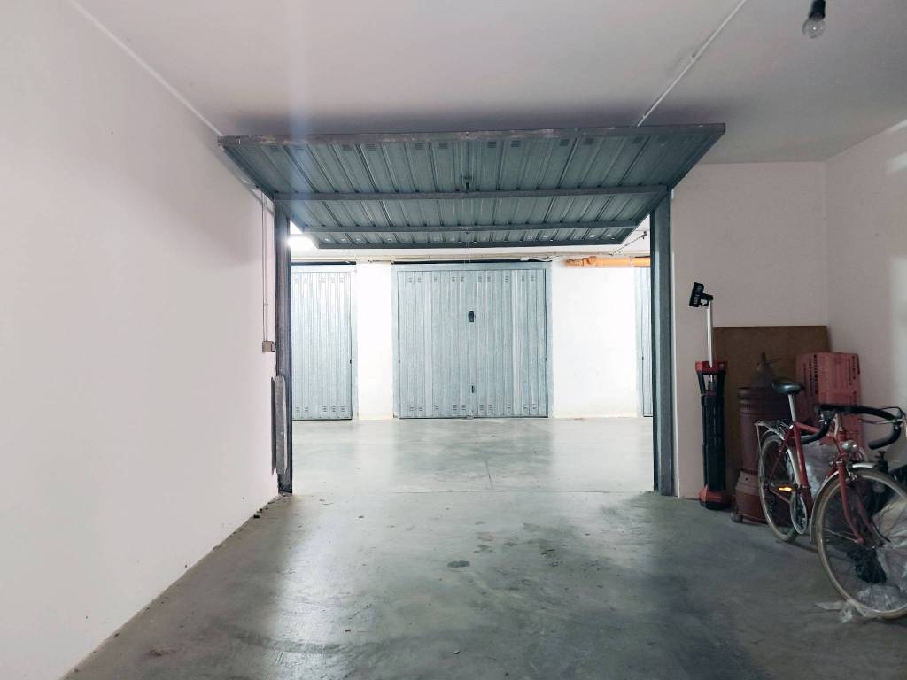 Box / garage a Acquaviva delle fonti in Via Senatore Silvio Cirielli, 11 - Foto 5