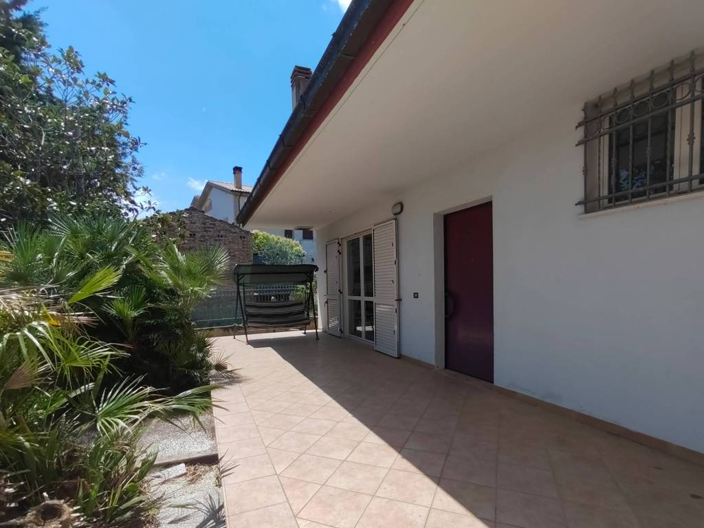 Villa a Città sant'angelo in Strada Gaglierano, 92 - Foto 3