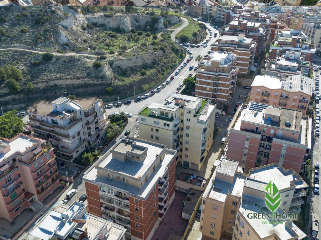Attico / mansarda a Cagliari in Via Arrigo Solmi - Foto 2