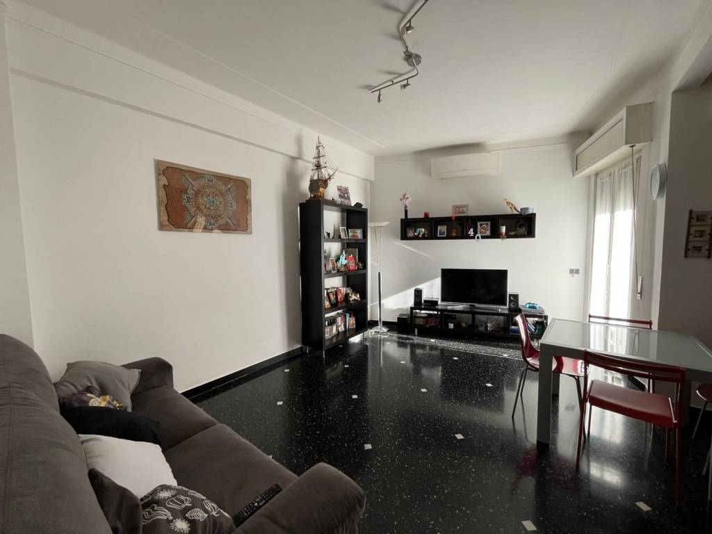 Appartamento a Genova in Via Antonio Sant'Elia, 41 - Foto 2