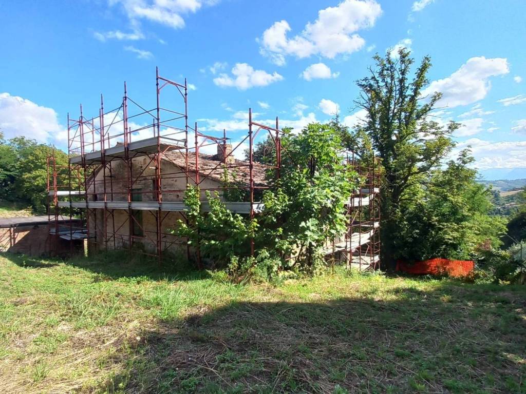 Casa indipendente a Sant'angelo in pontano in via Roma 127 - Foto 2