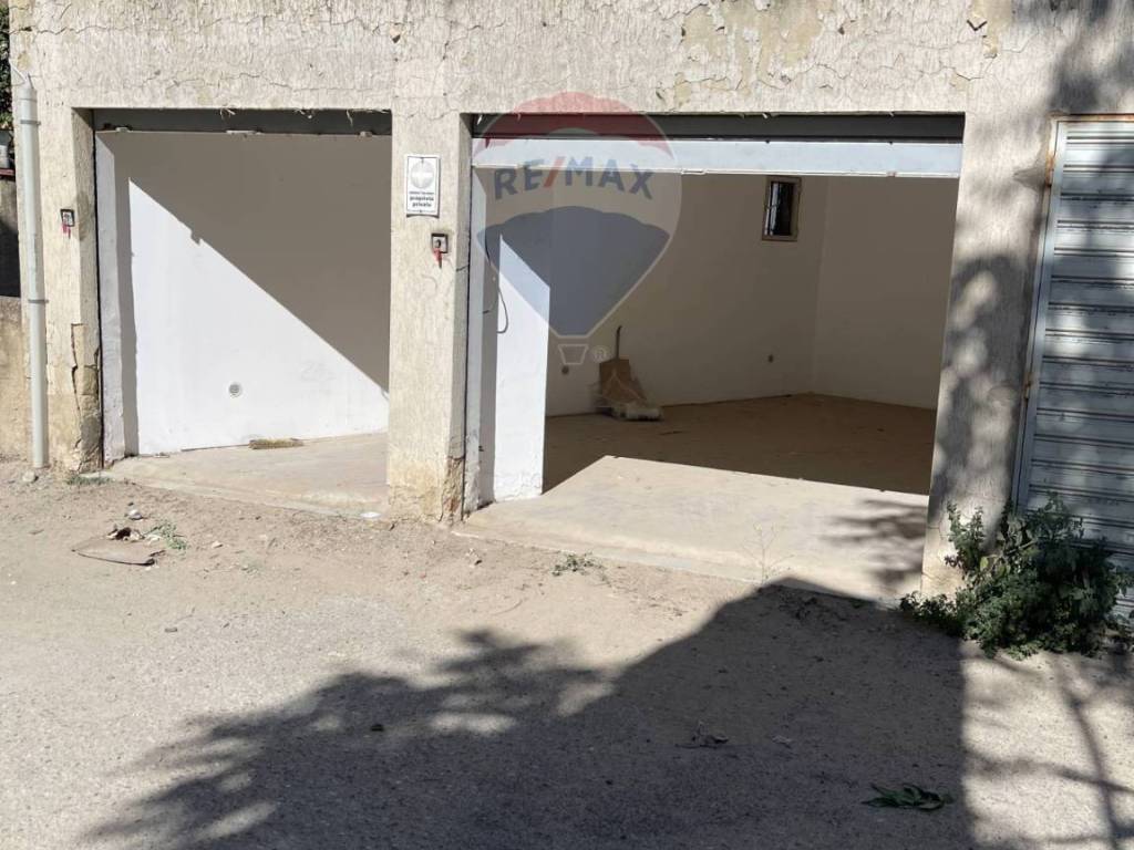 Box / garage a Caltanissetta in Via Senatore D'antona, 1 - Foto 2