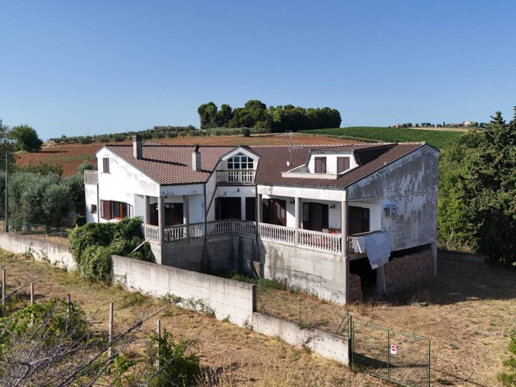 Villa a Cupra marittima in Via San Silvestro, 127 - Foto 2