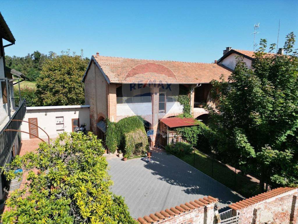 Casa indipendente a Divignano in Via Repubblica - Foto 2