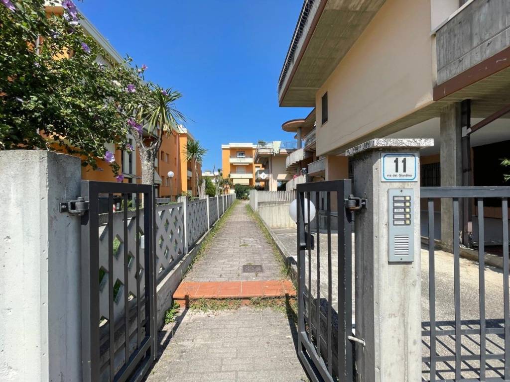 Attico / mansarda a Martinsicuro in Via dei Garofani - Foto 4