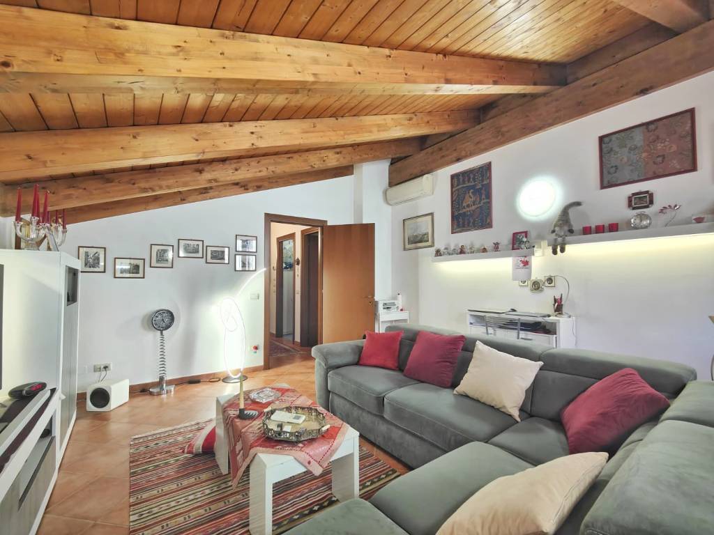 Appartamento a Prato in Via Ferruccio Moggi - Foto 2