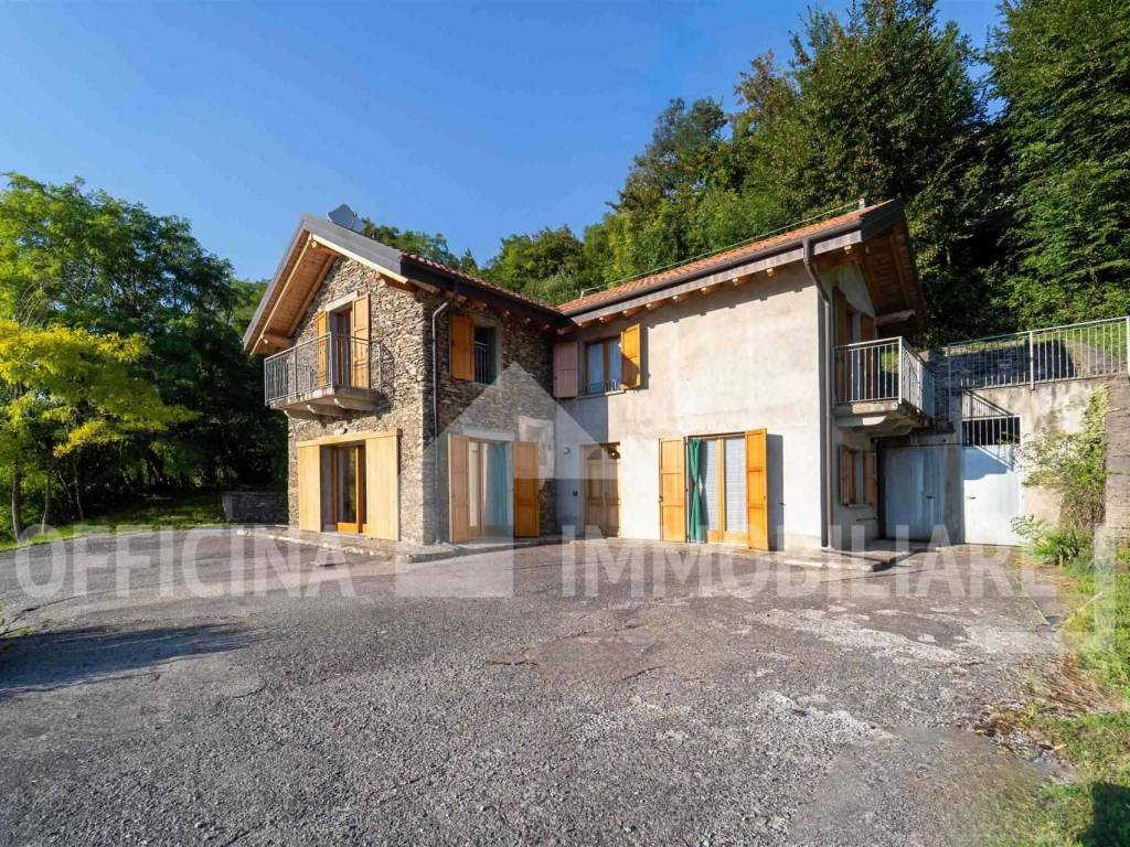 Villa a Dervio in Via Strada Provinciale della Valvarrone - Foto 2