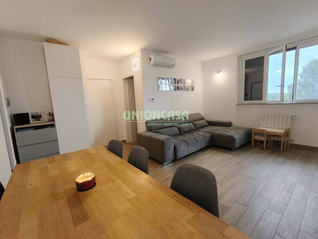 Appartamento a Tradate in Via Ugo Foscolo, 14 - Foto 2