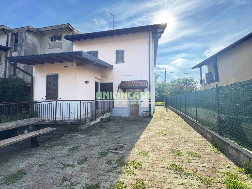 Casa indipendente a Tradate in Via Carlo Rossini, 96 - Foto 2