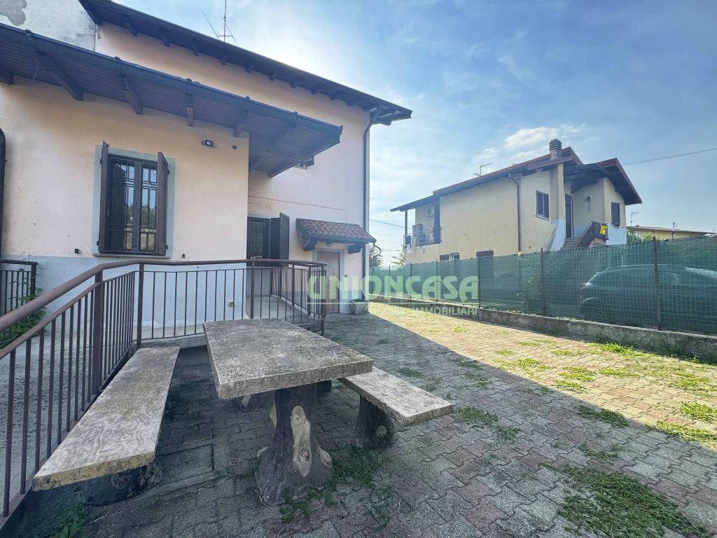 Casa indipendente a Tradate in Via Carlo Rossini, 96 - Foto 3