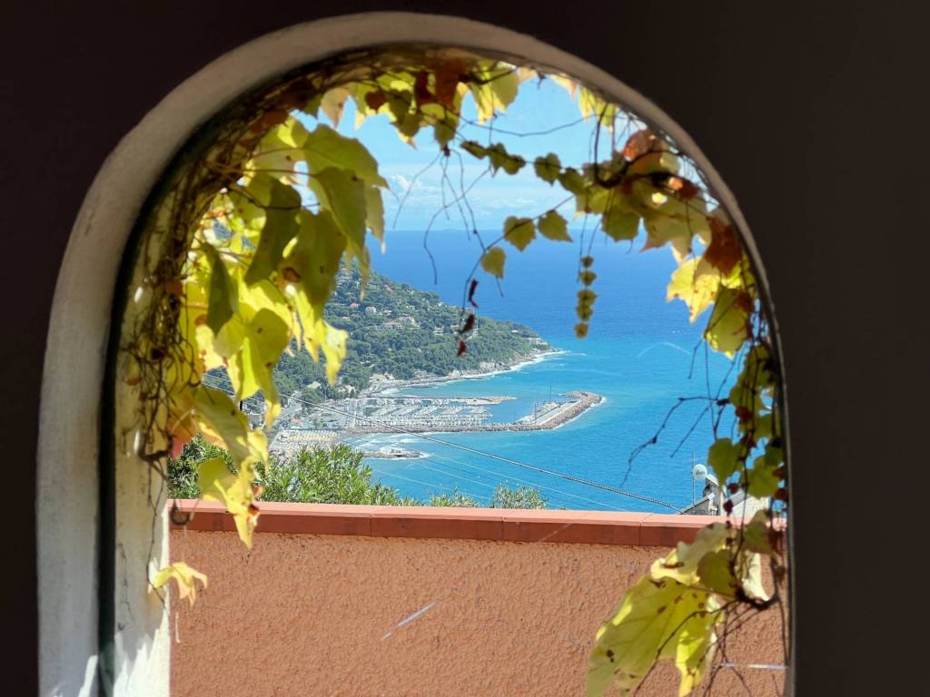 Casa indipendente a Andora in Strada della Colla, 42 - Foto 2