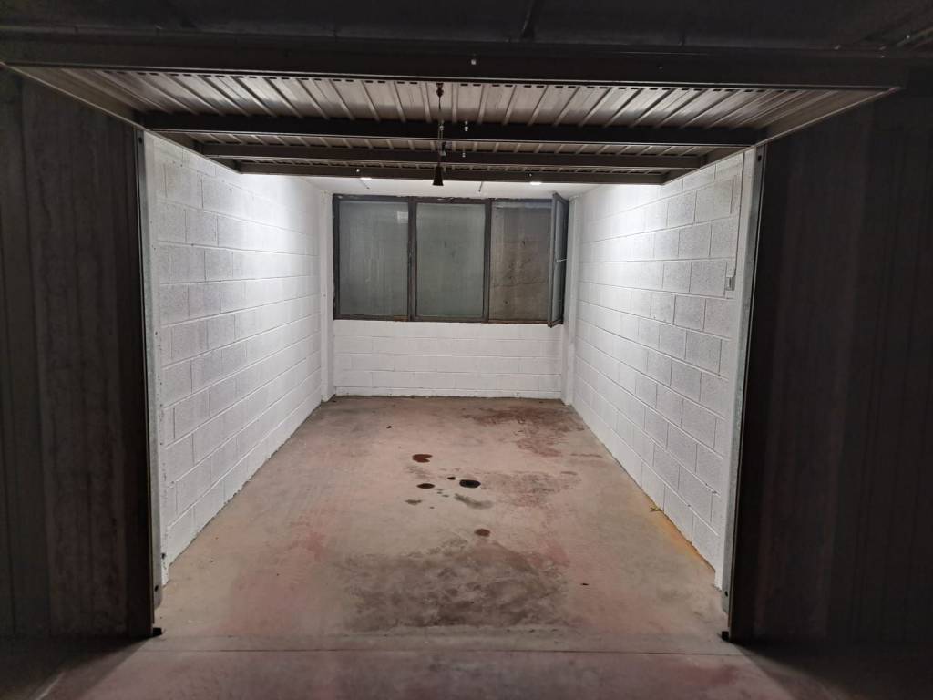 Box / garage a Verbania in Via Madonnina, 4 - Foto 4