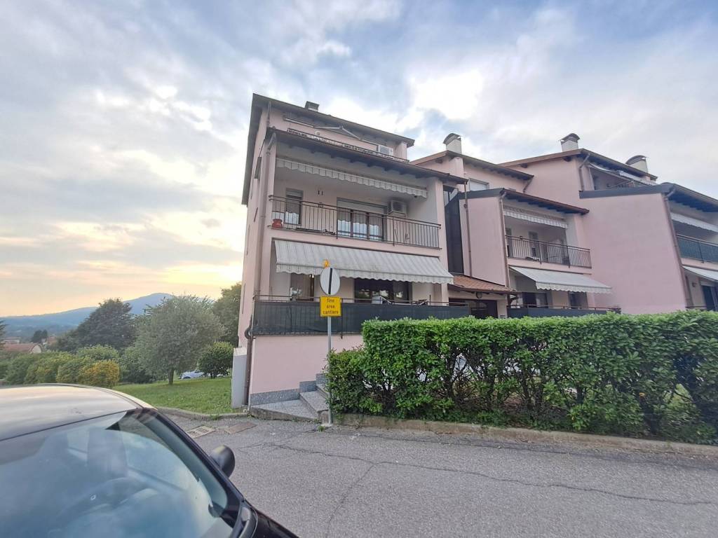 Appartamento a Viggiù in Via Martini Ignoti, 8 - Foto 2