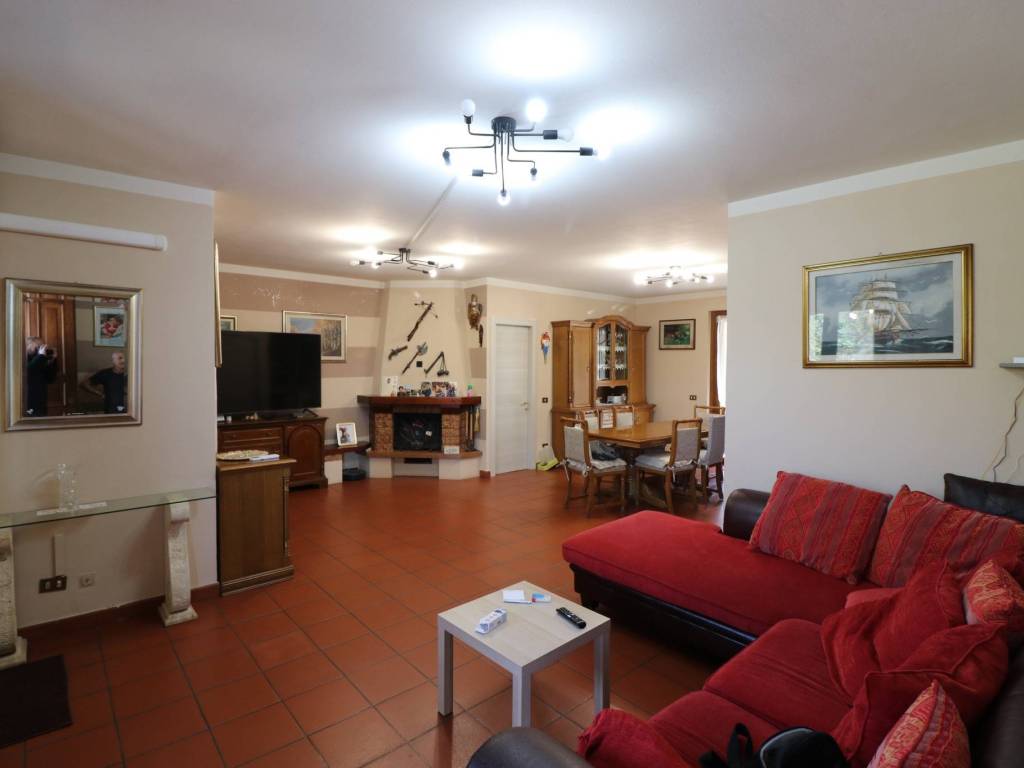 Villa a Massa e cozzile in Via Grazia Deledda - Foto 5