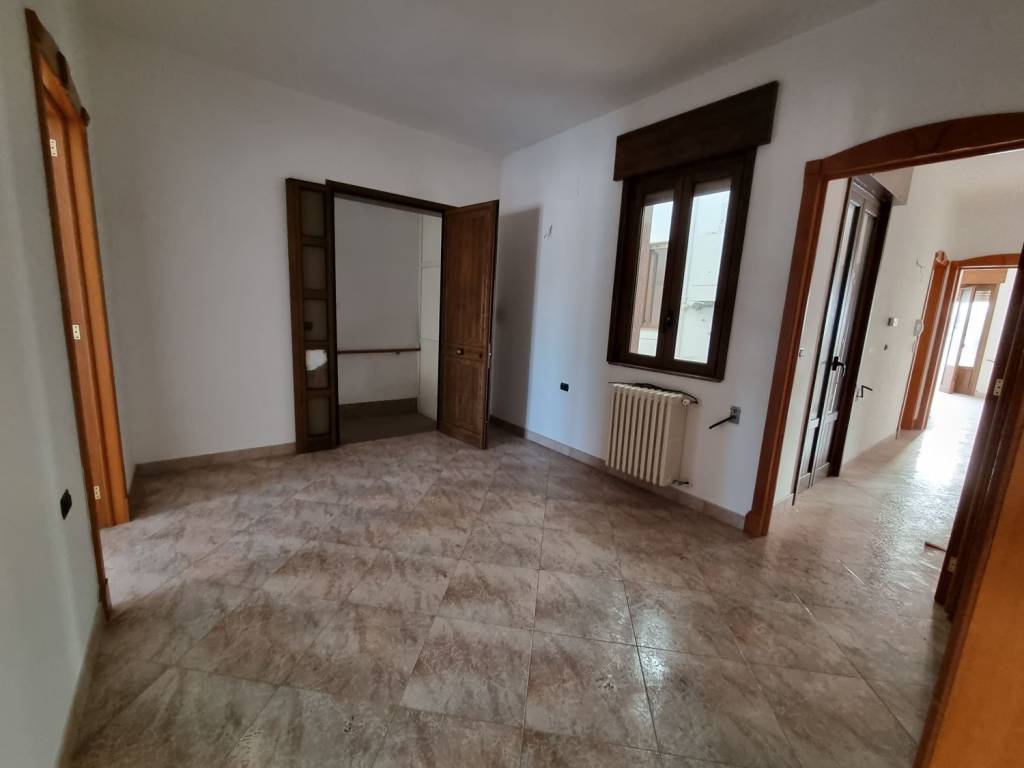 Palazzo / stabile a Copertino in Via Sciarpo - Foto 2