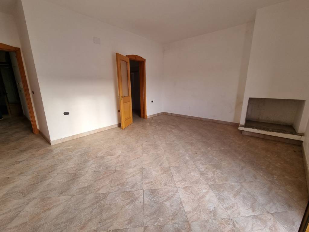 Palazzo / stabile a Copertino in Via Sciarpo - Foto 3