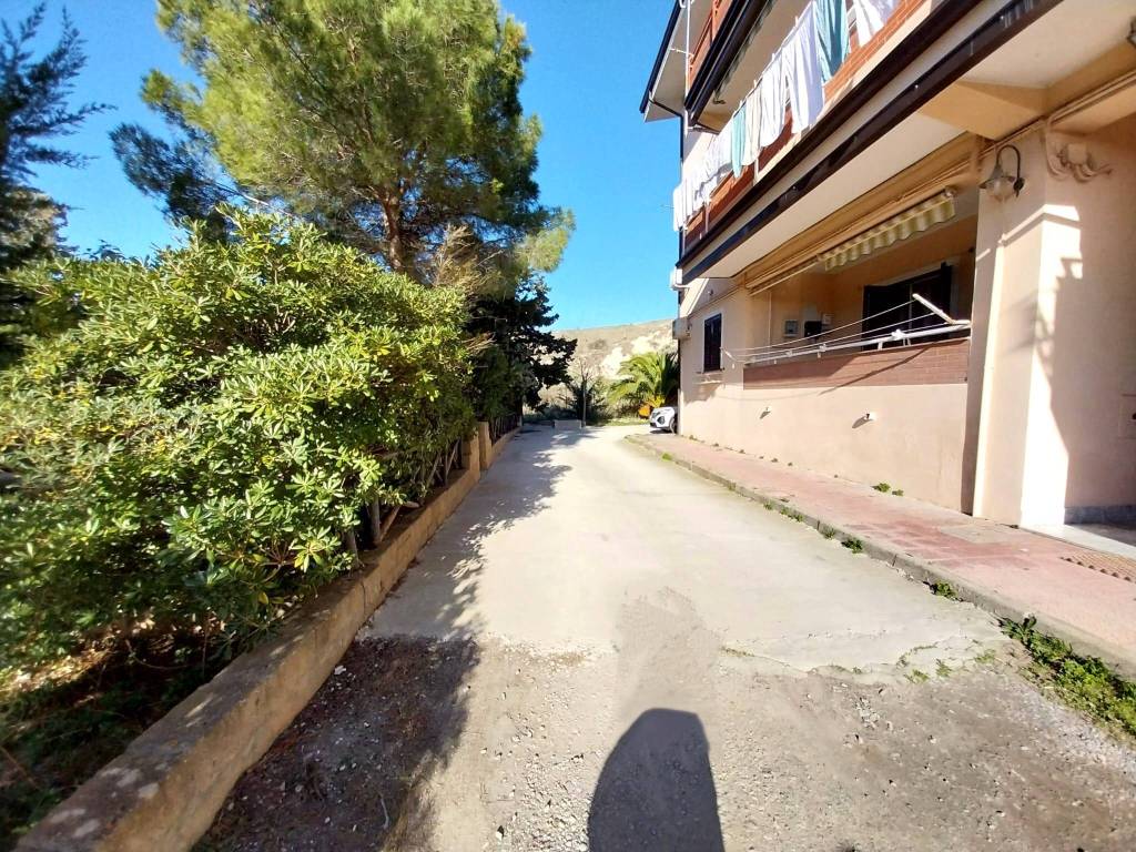 Appartamento a Crotone in Via Polonia, 5 - Foto 2