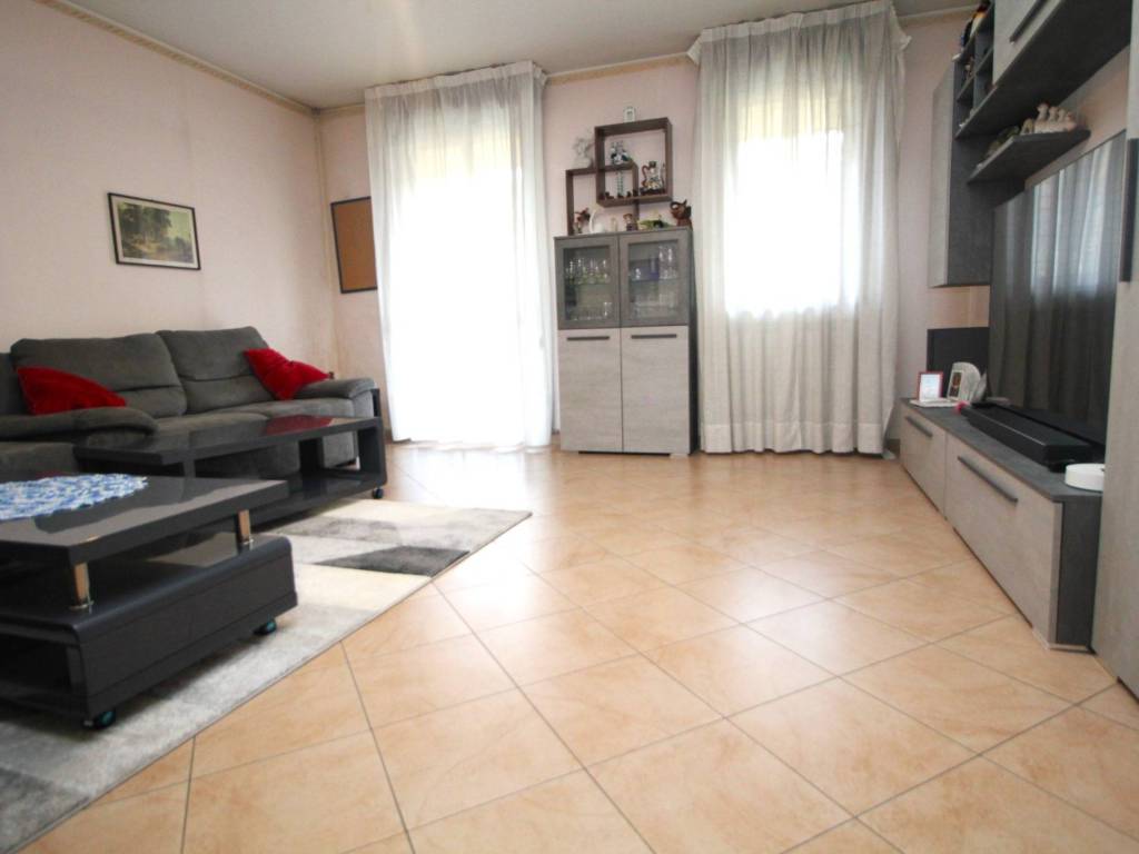 Appartamento a Gorla minore in Via Aliprandi - Foto 4