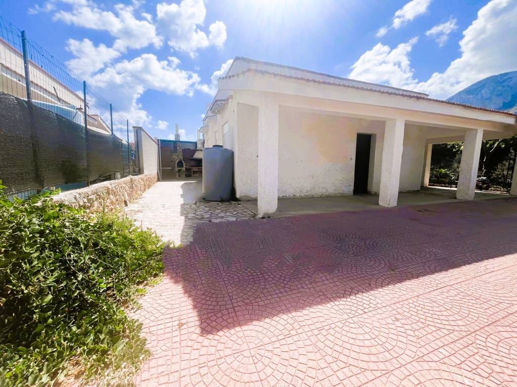 Villa a Cinisi in Via Fondo Orsa - Foto 2