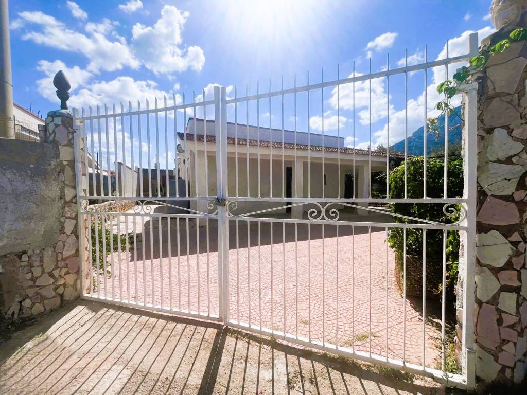 Villa a Cinisi in Via Fondo Orsa - Foto 4