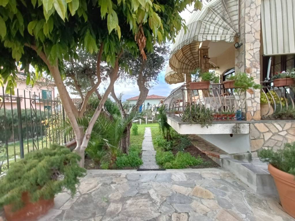 Villa a Ventimiglia in VIA MARCO EMILIO BASSO - Foto 2
