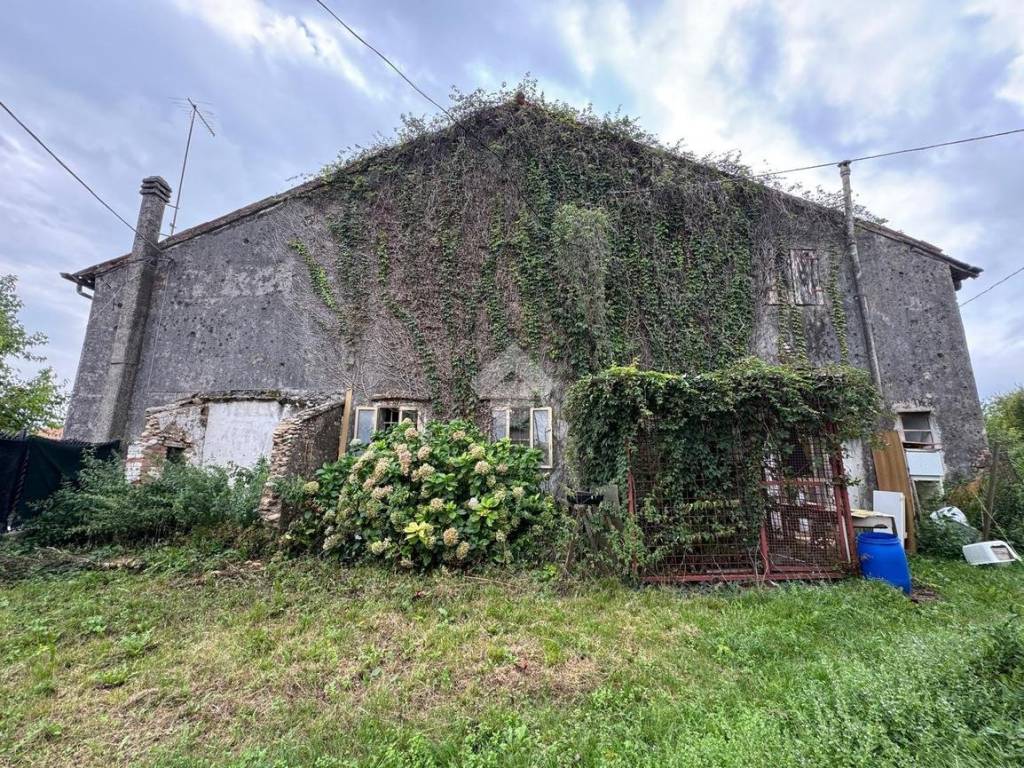 Rustico / casale a Volpago del montello in Via Fornace Vecchia - Foto 3