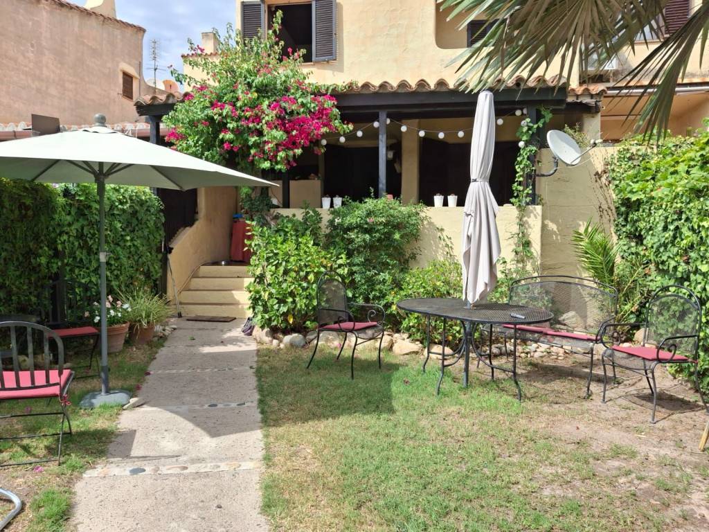 Villetta a schiera a Quartu sant'elena in Via de Is Fassonis - Foto 2