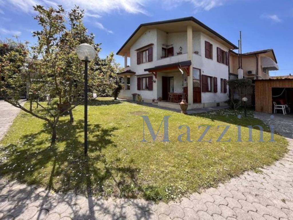 Villa a Forte dei marmi in Via Civitali - Foto 3