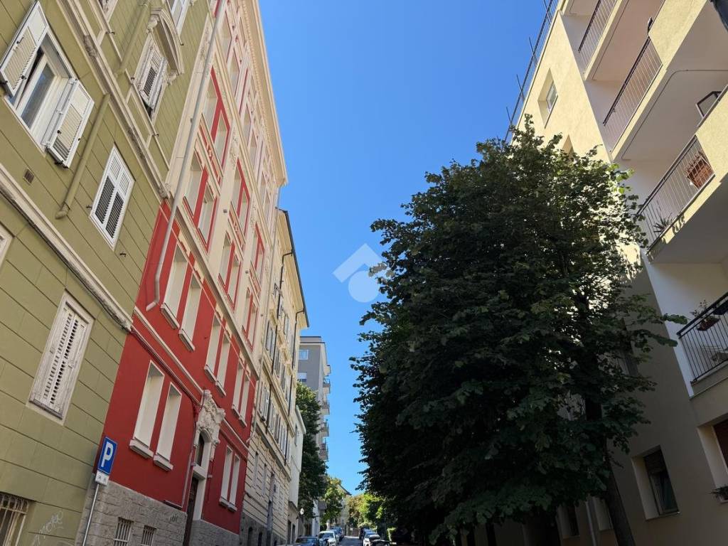 Appartamento a Trieste in Via Filippo Zamboni, 2 - Foto 2