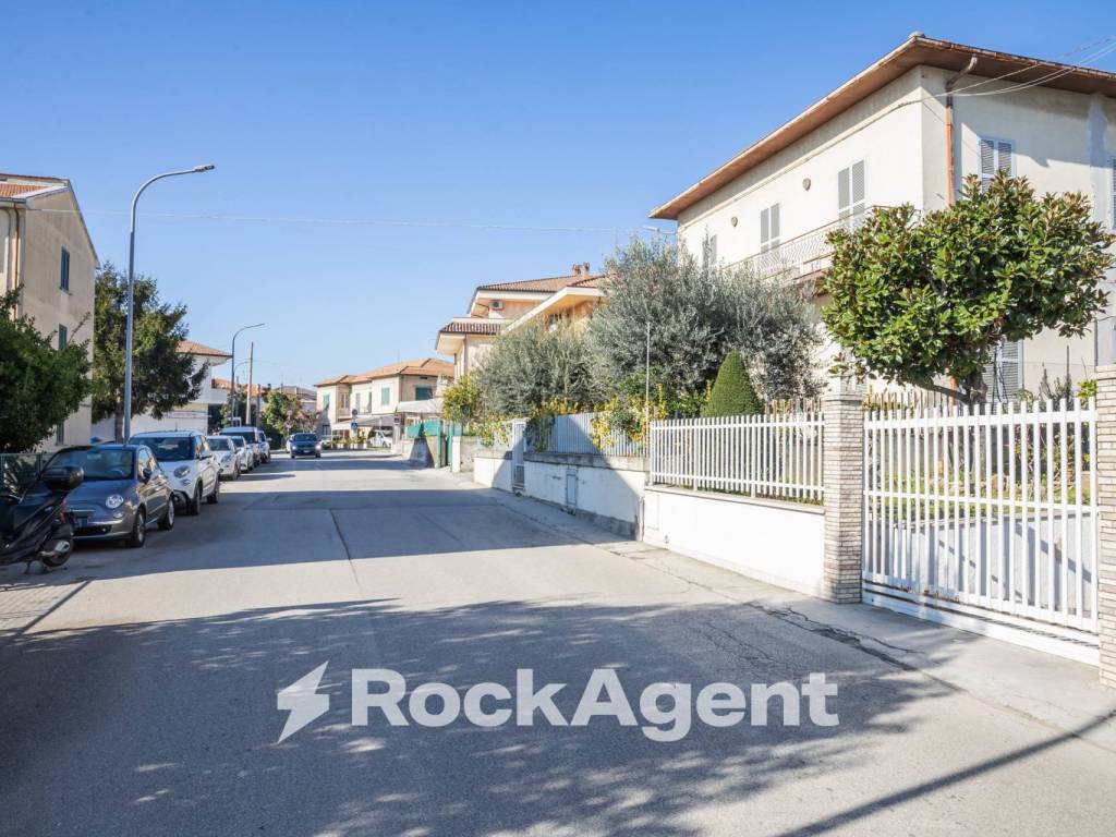 Casa indipendente a Giulianova in Via Luigi Migliori, 76 - Foto 4