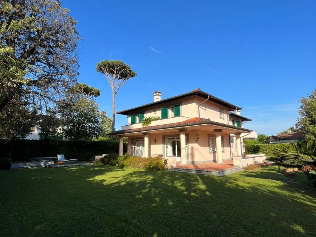 Villa a Forte dei marmi in Via Padre Ignazio da Carrara - Foto 2