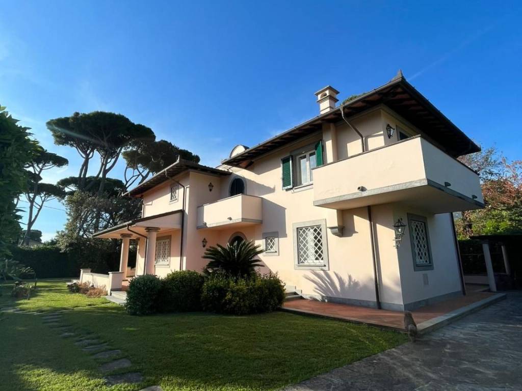 Villa a Forte dei marmi in Via Padre Ignazio da Carrara - Foto 3