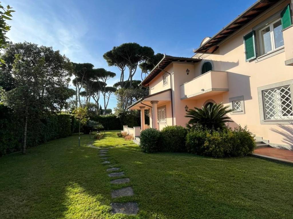 Villa a Forte dei marmi in Via Padre Ignazio da Carrara - Foto 4