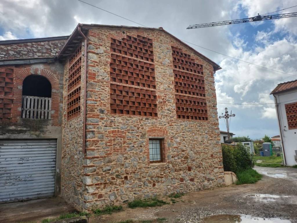 Casa indipendente a Lucca in Via per Corte Pistelloni - Foto 5