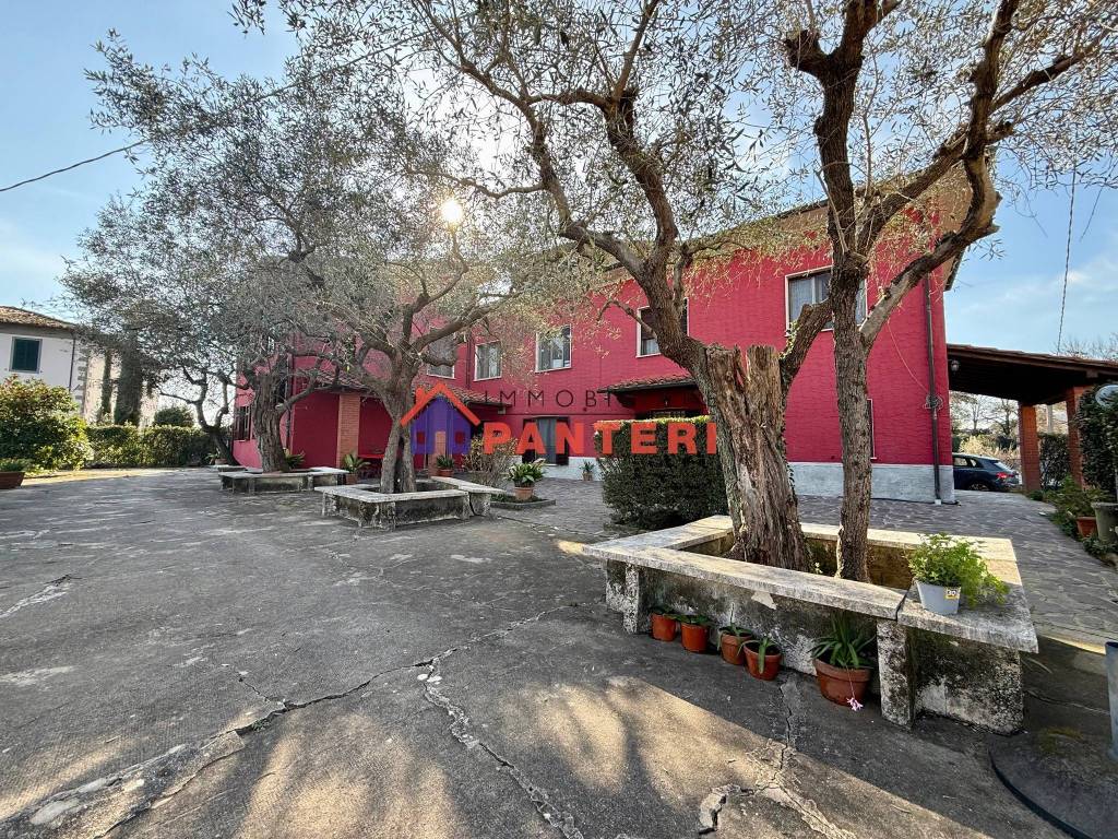 Villa a Pescia in Via Gioacchino Rossini, 3 - Foto 2