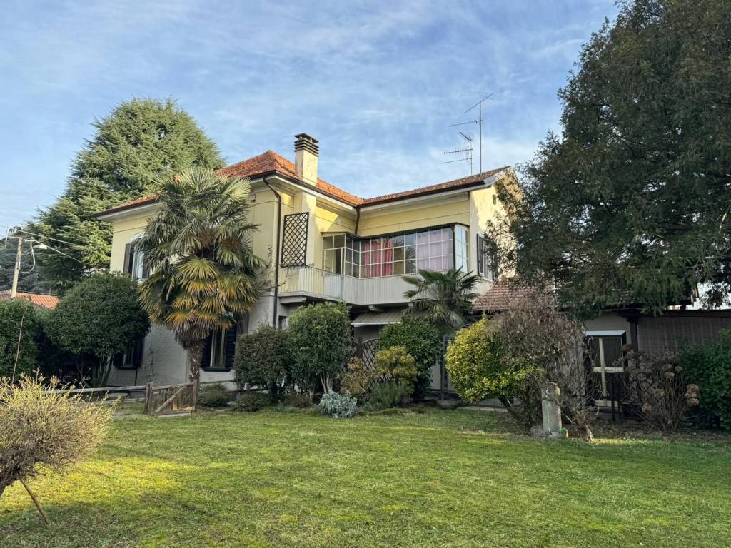 Villa a Vedano olona in Via Adua, 10 - Foto 3