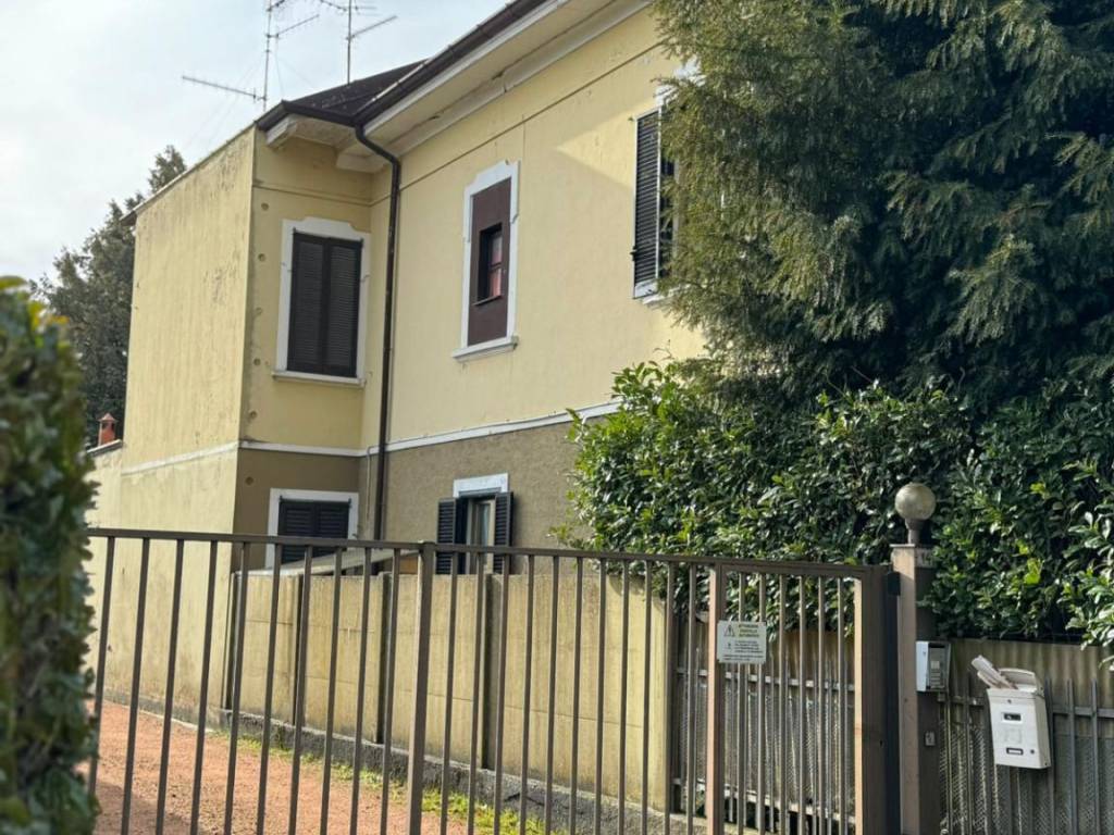 Villa a Vedano olona in Via Adua, 10 - Foto 5