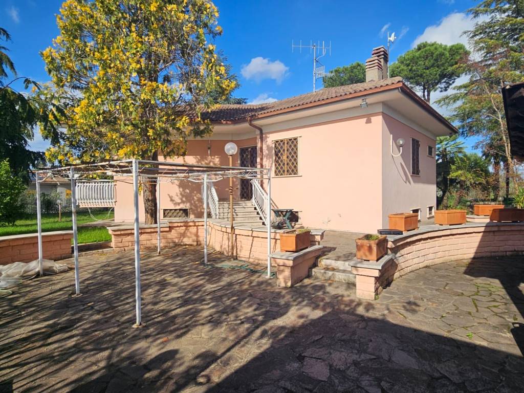 Villa a Sessa aurunca in Via Arianuova, 23 - Foto 3