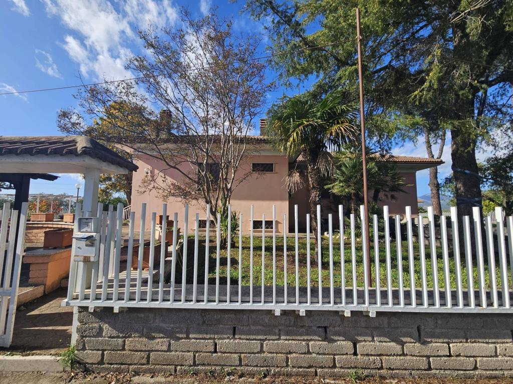 Villa a Sessa aurunca in Via Arianuova, 23 - Foto 4