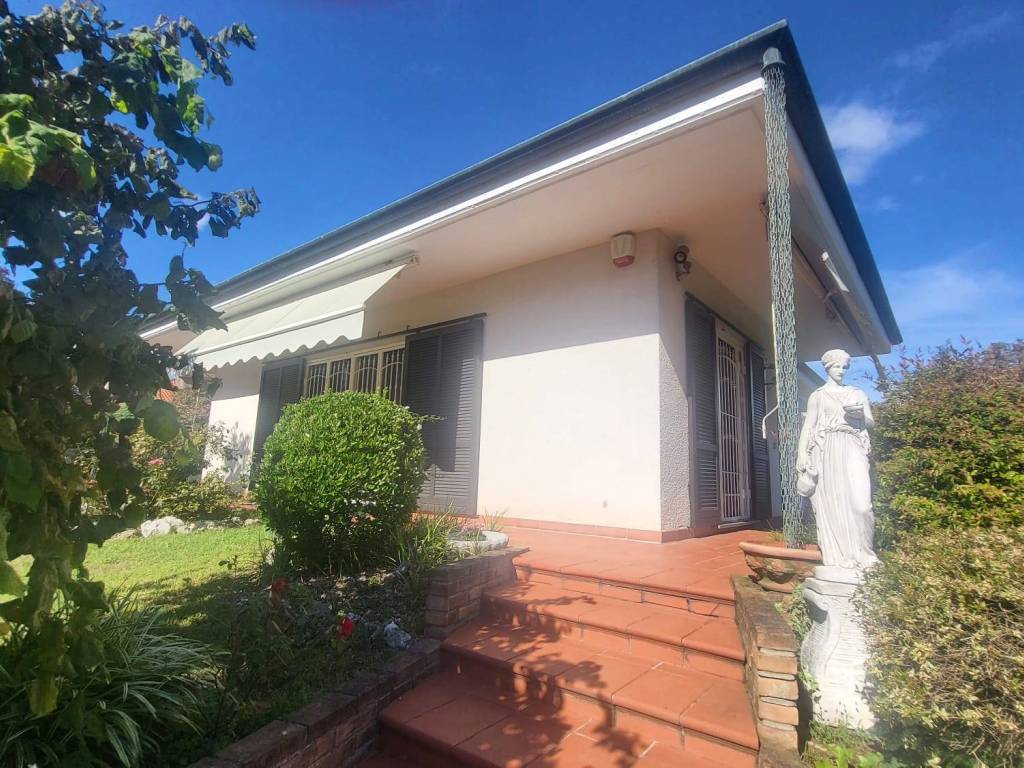 Villa a Castano primo in Via per Oleggio - Foto 2