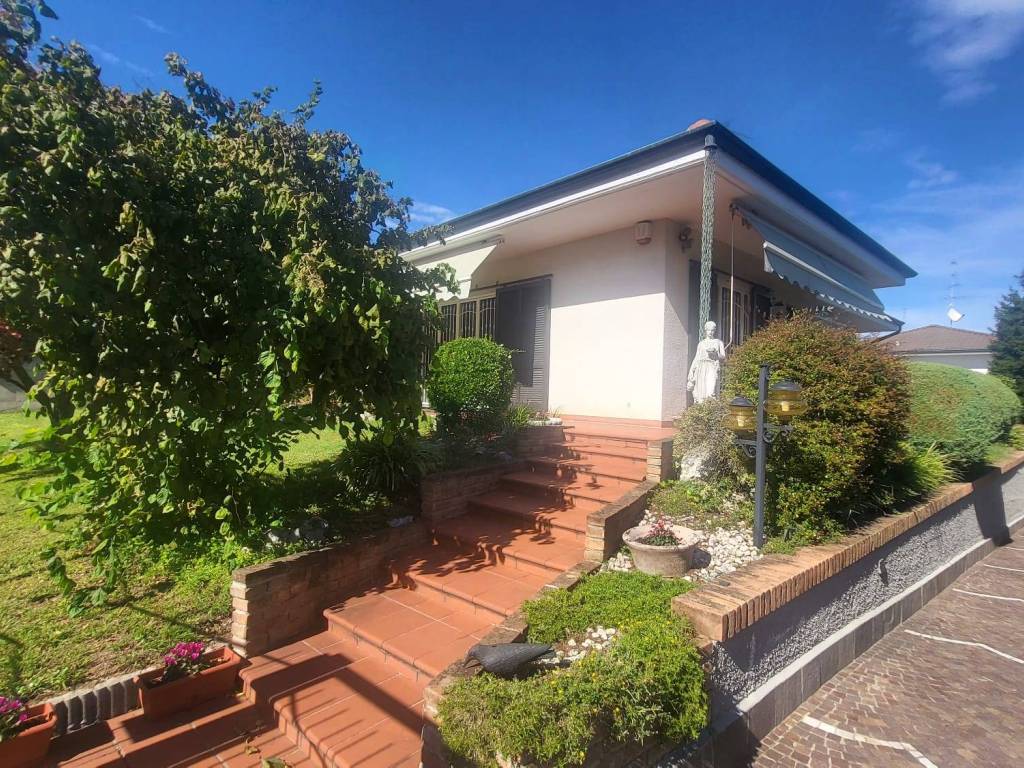 Villa a Castano primo in Via per Oleggio - Foto 3